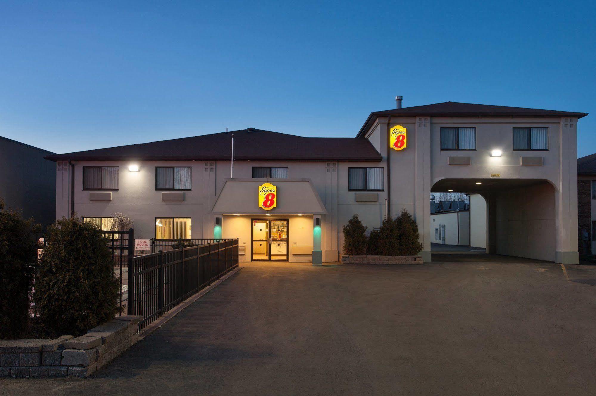 Super 8 By Wyndham Niagara Şelalesi Dış mekan fotoğraf